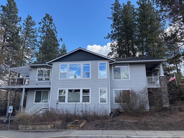 1746 W 14th Ave, Spokane, WA 99204 - view of front of house with a balcony