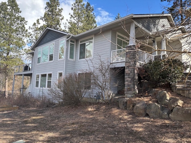 1746 W 14th Ave, Spokane, WA 99204 - view of side of home with a balcony