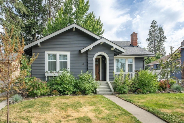 207 W 27th Ave, Spokane, WA 99203 - bungalow-style home featuring a chimney and a front yard