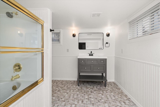207 W 27th Ave, Spokane, WA 99203 - full bath with wainscoting and vanity