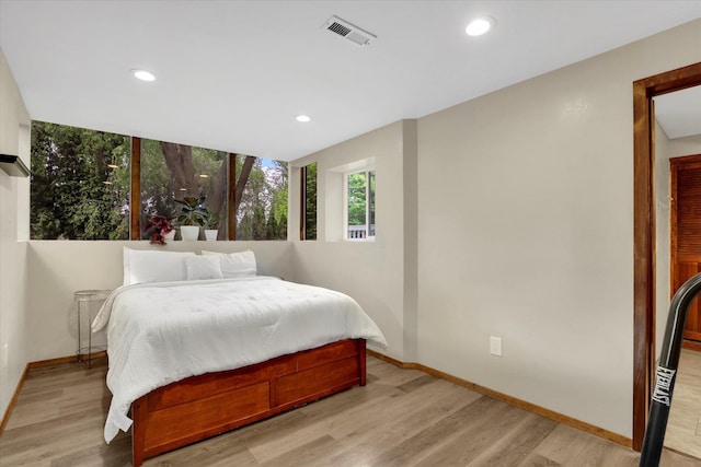 7101 N Greenwood Pl, Spokane, WA 99208 - bedroom featuring baseboards, light wood-style floors, and recessed lighting
