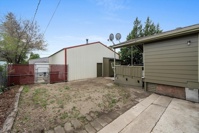 2623 W Olympic Ave, Spokane, WA 99205 - view of yard featuring a pole building, a gate, and an outbuilding