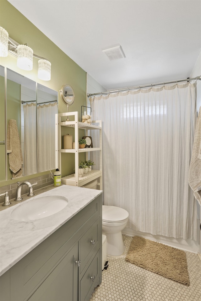 1007 S Bowdish Rd, Spokane Valley, WA 99206 - bathroom featuring toilet, vanity, and a shower with shower curtain