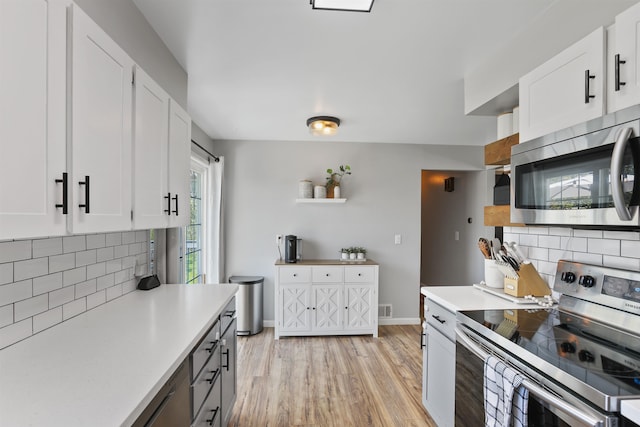 1007 S Bowdish Rd, Spokane Valley, WA 99206 - kitchen featuring stainless steel appliances, light wood-style flooring, light countertops, and tasteful backsplash