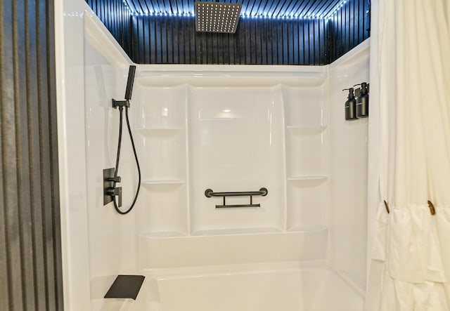 2033 S Rebecca St, Spokane, WA 99223 - bathroom with a shower with curtain