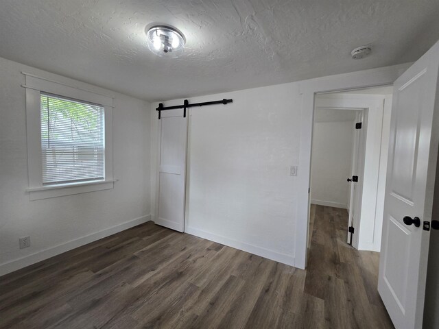 3019 E Augusta Ave, Spokane, WA 99207 - entrance foyer featuring wood finished floors, baseboards, and a textured ceiling