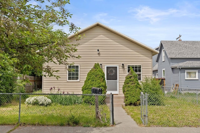 2212 W Gardner Ave, Spokane, WA 99201 - view of front of home with a fenced front yard