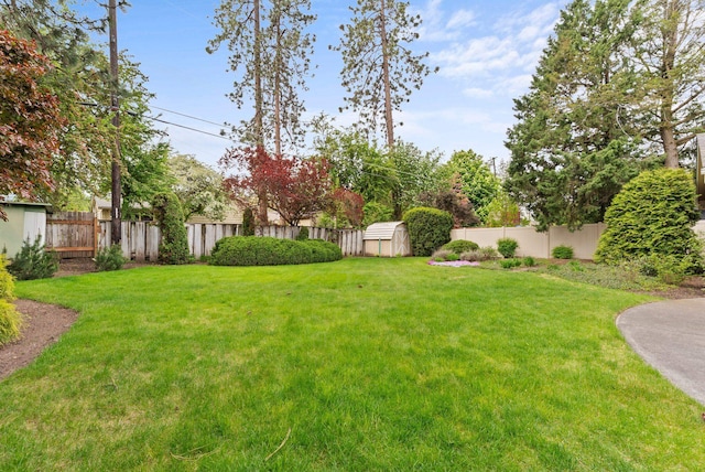 1610 E 35th Ave, Spokane, WA 99203 - view of yard featuring a storage unit and an outbuilding