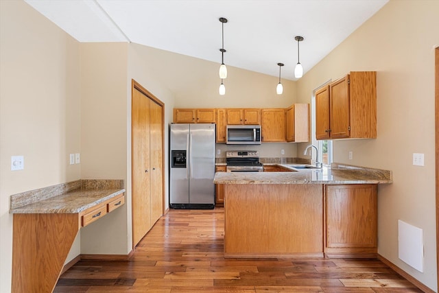 7421 W Lanzce Ct, Nine Mile Falls, WA 99026 - kitchen featuring stainless steel appliances, a sink, a peninsula, light wood-style floors, and high vaulted ceiling