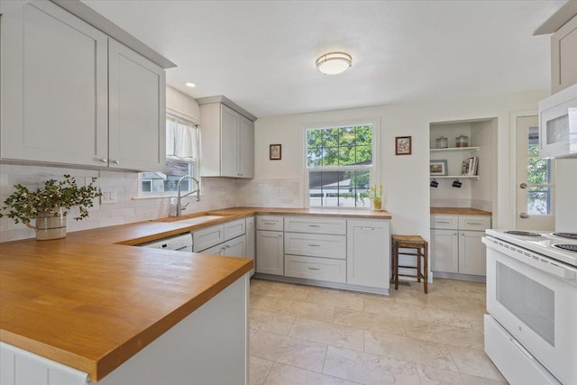 1421 N Sunderland Rd, Spokane Valley, WA 99206 - kitchen featuring a sink, white appliances, backsplash, gray cabinetry, and a peninsula