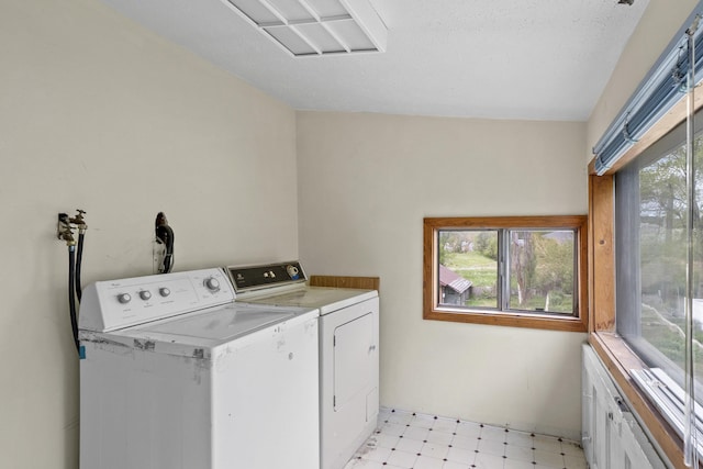 14203 E Belmont Rd, Mica, WA 99023 - laundry area with independent washer and dryer and light flooring