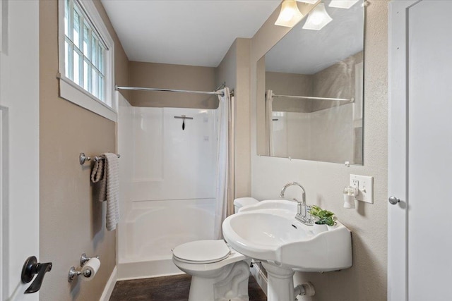 1721 E 12th Ave, Spokane, WA 99202 - full bath featuring a shower, toilet, baseboards, and wood finished floors