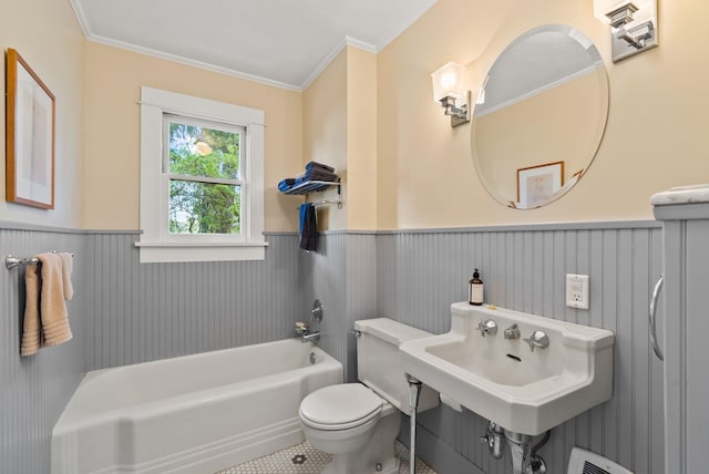 8310 E Belair Rd, Valleyford, WA 99036 - full bathroom featuring a wainscoted wall, toilet, a bath, a sink, and ornamental molding