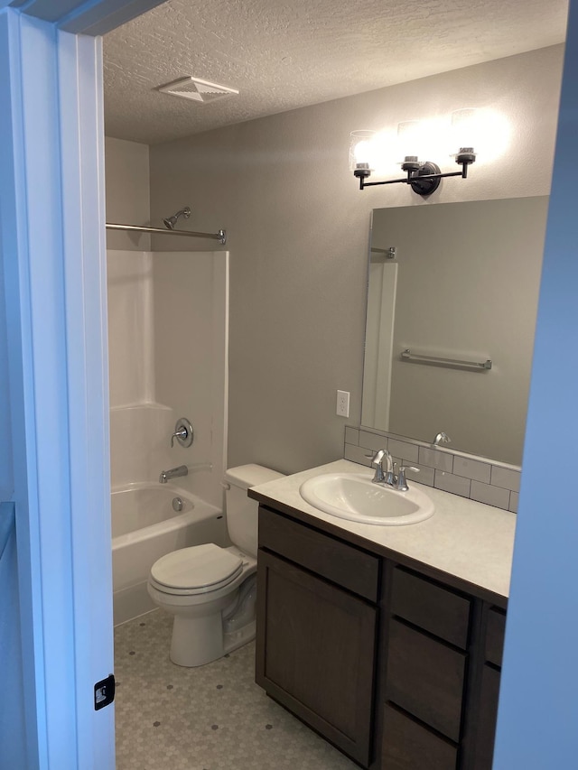 18718 E Riverside Ct, Spokane Valley, WA 99016 - full bath featuring a textured ceiling, vanity, toilet, and tub / shower combination