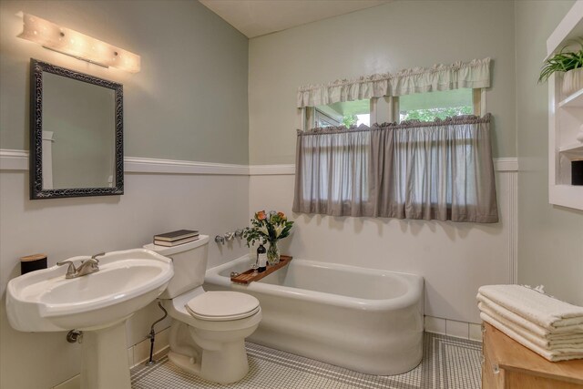 10228 N Whitworth Dr, Spokane, WA 99218 - full bathroom featuring tile patterned floors, a garden tub, and toilet