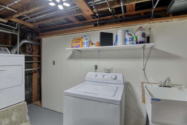 10228 N Whitworth Dr, Spokane, WA 99218 - washroom with washing machine and clothes dryer