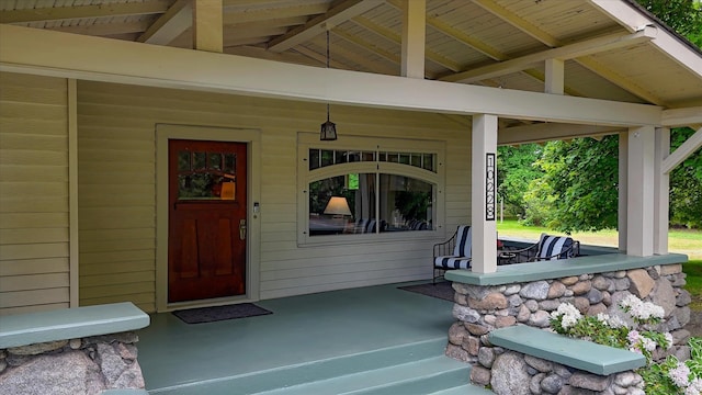 property entrance with covered porch