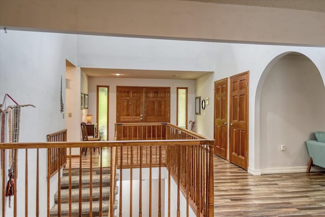 8410 E Columbia Park Dr, Spokane, WA 99212 - hall with wood finished floors, an upstairs landing, arched walkways, and baseboards