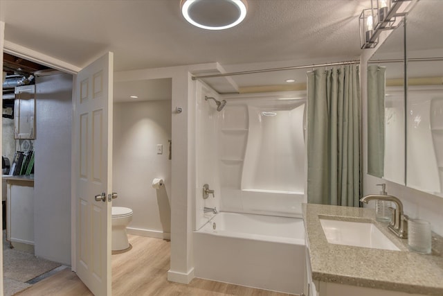 9509 N Atlantic St, Spokane, WA 99218 - bathroom with wood finished floors, toilet, shower / tub combo, vanity, and baseboards