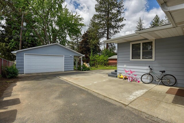9509 N Atlantic St, Spokane, WA 99218 - view of detached garage