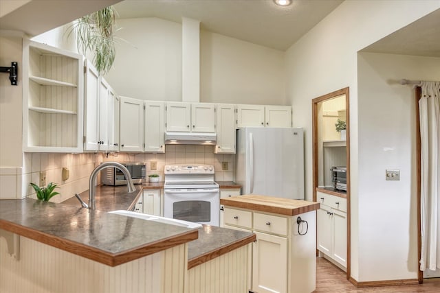 6923 N Hamilton St Unit 6923, Spokane, WA 99208 - kitchen featuring white appliances, under cabinet range hood, backsplash, a peninsula, and lofted ceiling