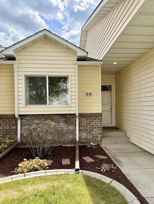 1610 S Newer Ln Unit 0, Spokane Valley, WA 99037 - doorway to property with brick siding