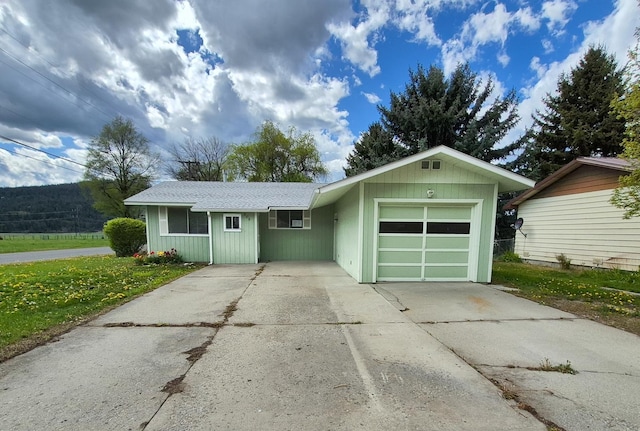 306 S Bernard St, Chewelah, WA 99109 - ranch-style house featuring driveway, an attached garage, and a front yard