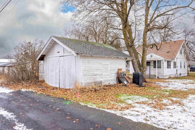 33 E Everett Ave, Spokane, WA 99207 - garage featuring central air condition unit and a shed