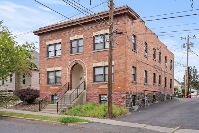 1618 N Lincoln St, Spokane, WA 99205 - view of front facade with brick siding