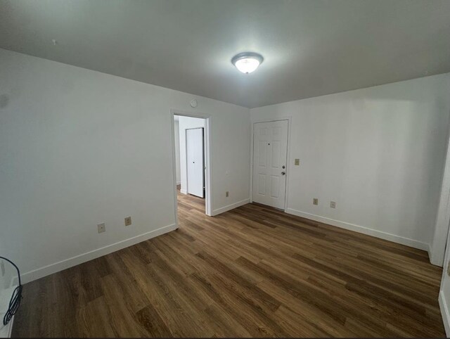 1618 N Lincoln St, Spokane, WA 99205 - unfurnished room featuring dark wood-style flooring and baseboards