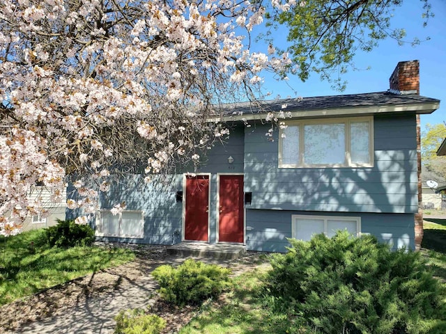 507 E Longfellow Ave, Spokane, WA 99207 - view of front of property featuring a chimney