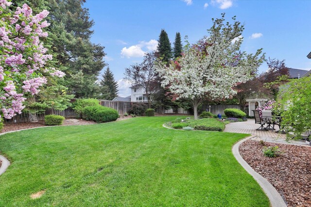 10610 N Iroquois Dr, Spokane, WA 99208 - view of yard featuring a patio