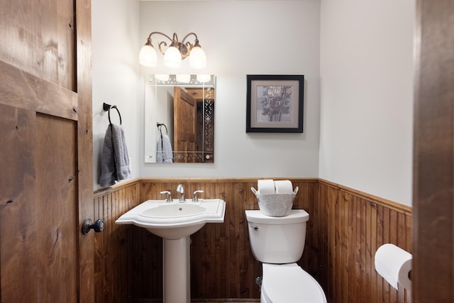 10204 N Wellen Ln, Spokane, WA 99218 - half bath featuring a wainscoted wall, toilet, and wood walls