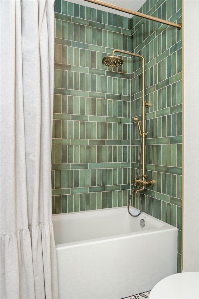 23114 W Mcfarlane Rd, Medical Lake, WA 99022 - bathroom with shower / tub combo with curtain and toilet