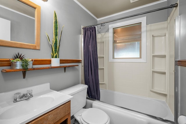 607 E Walton Ave, Spokane, WA 99207 - full bath with vanity, crown molding, toilet, and shower / bath combo with shower curtain