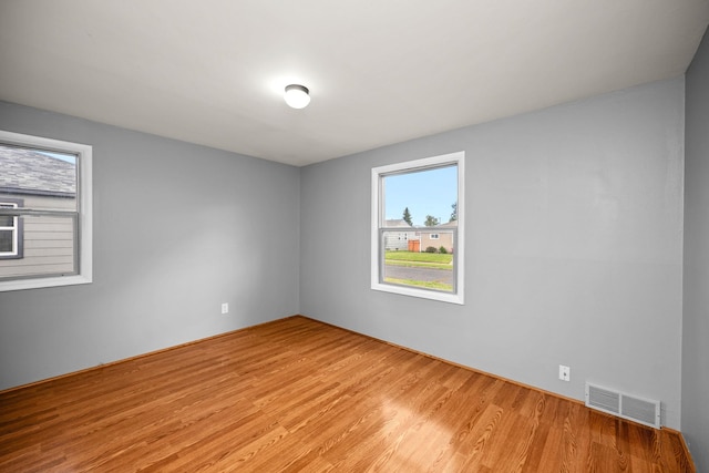 607 E Walton Ave, Spokane, WA 99207 - empty room featuring plenty of natural light and light wood-style floors