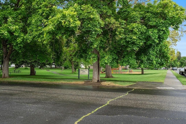 2417 E Nebraska Ave, Spokane, WA 99208 - view of home's community with a yard