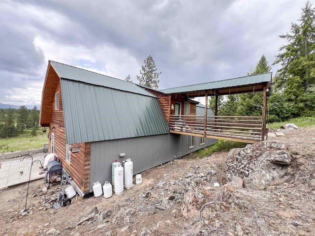 2010 Clemons Rd, Rice, WA 99167 - view of side of property featuring a gambrel roof and metal roof
