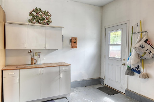 12820 E Sinto Ave, Spokane Valley, WA 99216 - entryway with concrete flooring
