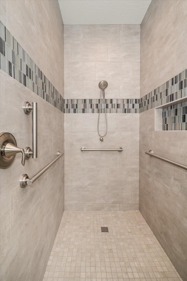 220 E Meadowlane Rd, Spokane, WA 99224 - bathroom featuring tiled shower