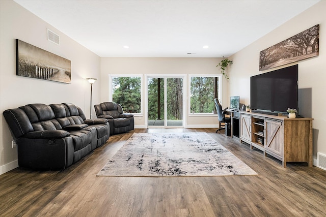3515 W Excell Ln, Spokane, WA 99208 - living area with wood finished floors, baseboards, and recessed lighting