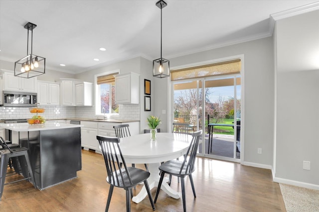 17321 E Morningside Ln, Spokane Valley, WA 99016 - dining area featuring crown molding, baseboards, wood finished floors, and recessed lighting