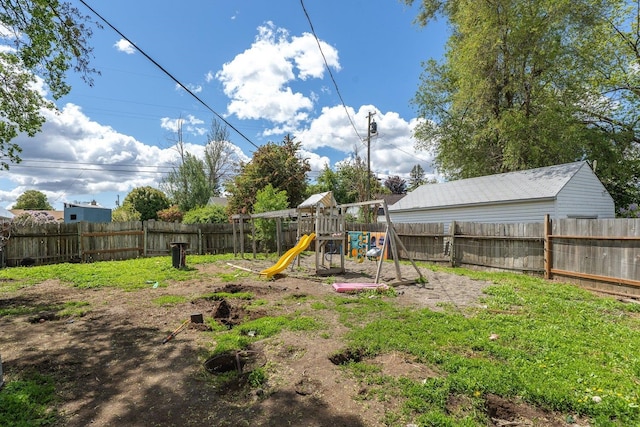 802 10th St, Davenport, WA 99122 - fenced backyard featuring a playground