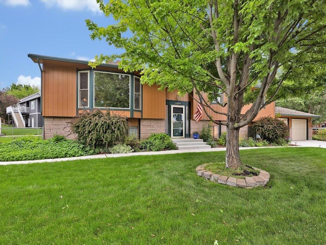 11723 S Player Dr, Spokane, WA 99223 - view of front facade with a front yard and a garage