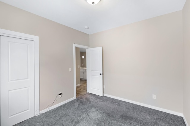 723 S Hatch St, Spokane, WA 99202 - unfurnished bedroom featuring carpet floors, baseboards, and a sink