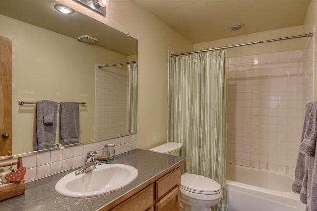 4307 S Apollo St, Spokane, WA 99223 - full bath featuring vanity, tasteful backsplash, shower / bath combo, and toilet