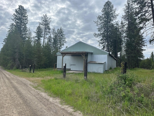 2111 W Mason Rd, Deer Park, WA 99006 - view of pole building featuring driveway