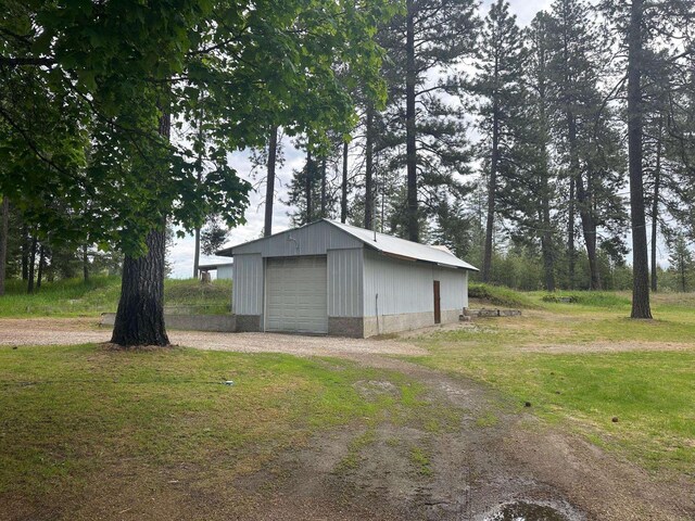2111 W Mason Rd, Deer Park, WA 99006 - view of outdoor structure featuring driveway