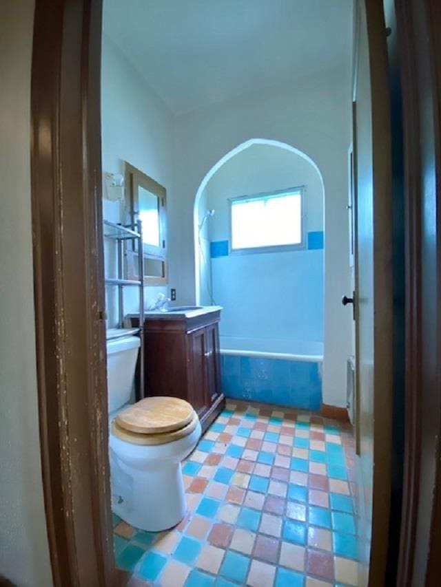 4410 Williams Valley Rd, Clayton, WA 99110 - full bath featuring toilet, vanity, and healthy amount of natural light