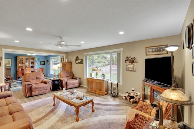 4921 W Londale Ct, Spokane, WA 99208 - living area featuring light wood-style flooring, recessed lighting, ceiling fan, and baseboards